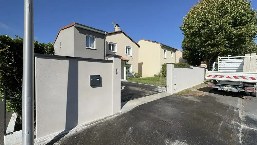 Mur de clôture moderne et harmonieux  à Cournon d'Auvergne