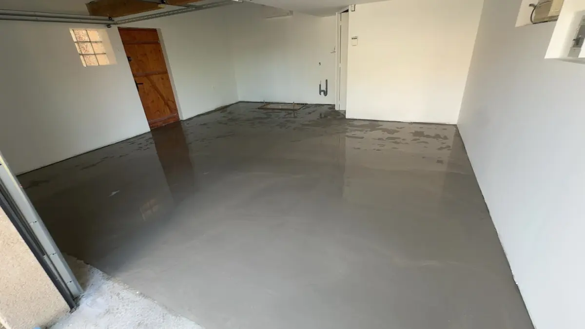 Ragréage de sol terminé – Garage à Mezel