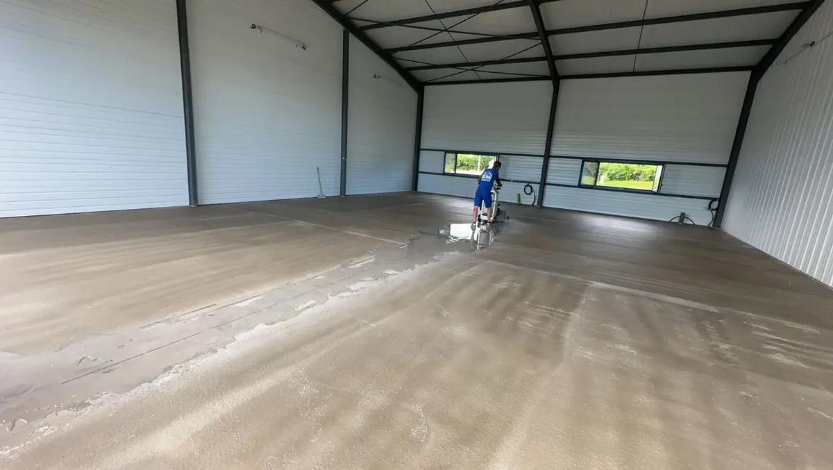 Dallage en béton autoplaçant à Vic le Compte