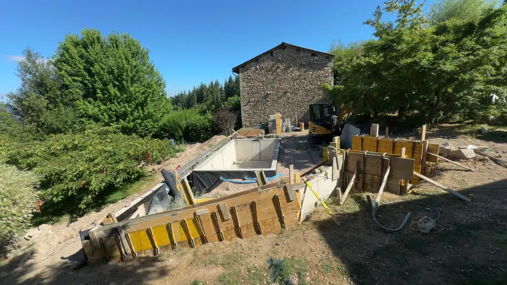 Piscine en béton armé à Marsac-en-Livradois