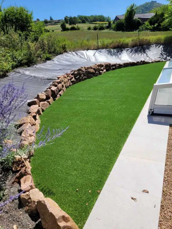 Piscine en béton armé à Tinlhat