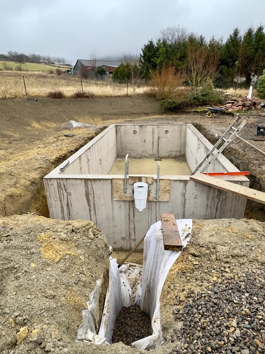 Piscine en béton armé à Tinlhat