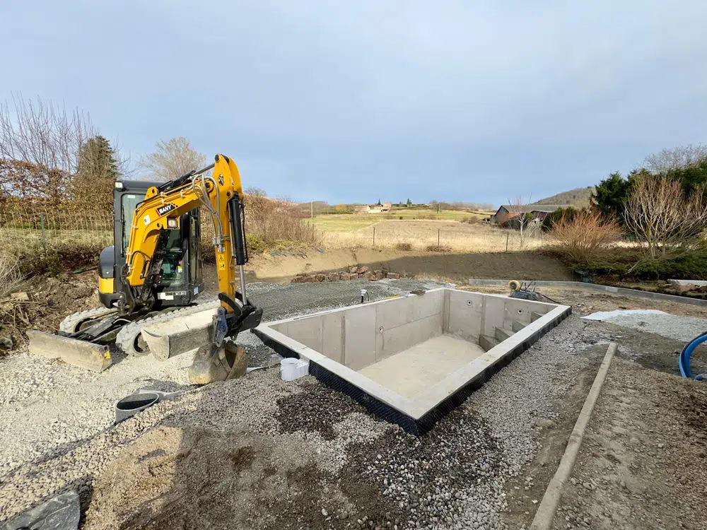 Piscine en béton armé à Tinlhat