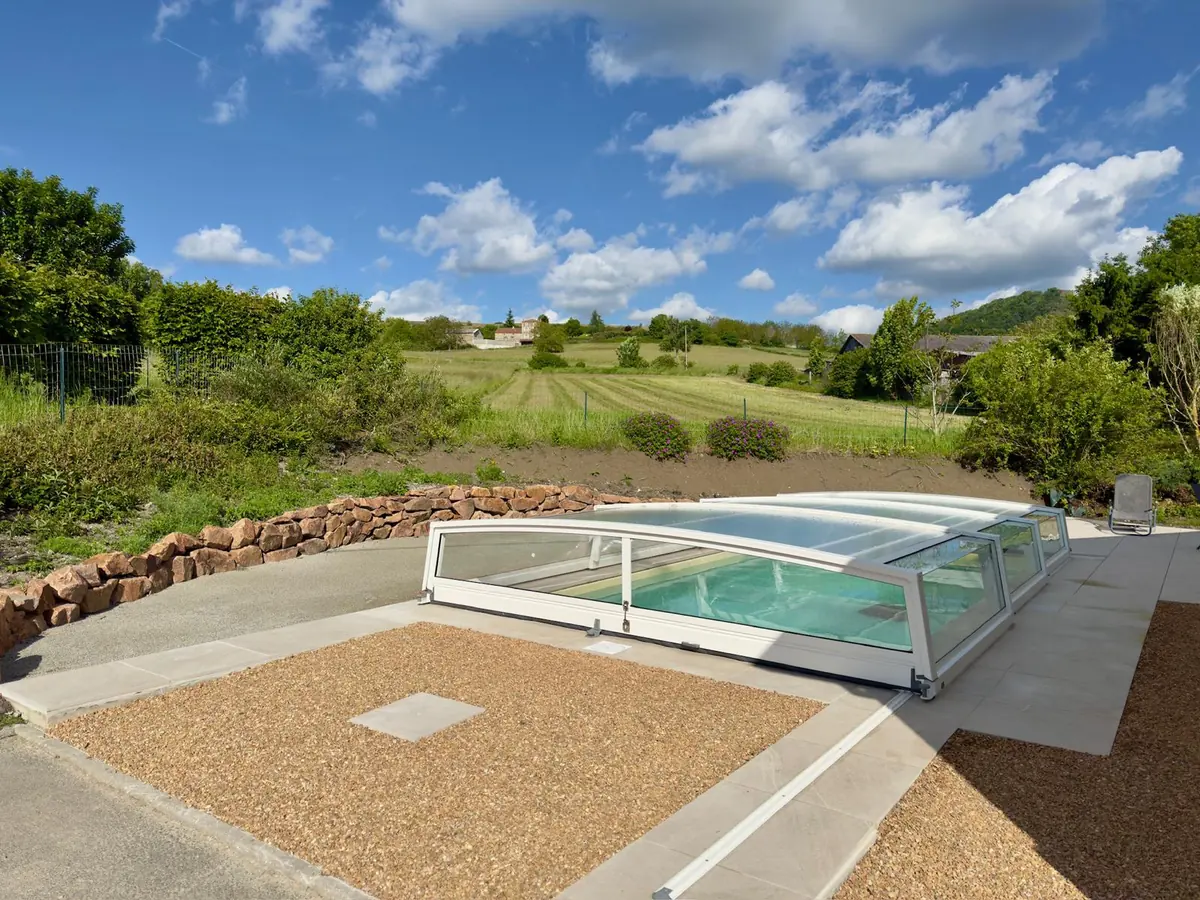 Piscine en béton armé à Tinlhat