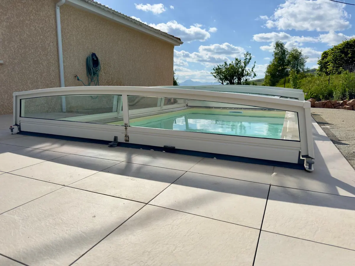Piscine en béton armé à Tinlhat