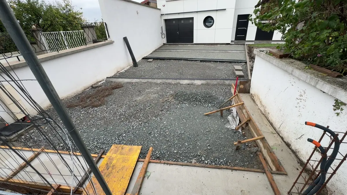 Réalisation d’une cour en béton désactivé à Beaumont