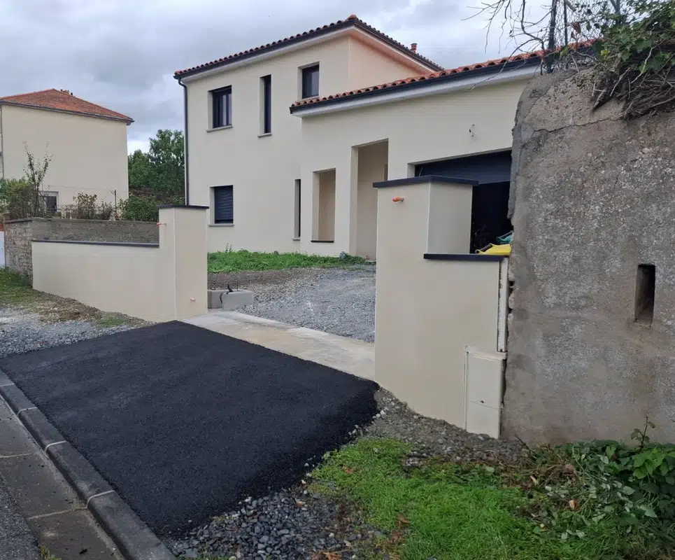 Entrée moderne et soignée à Billom