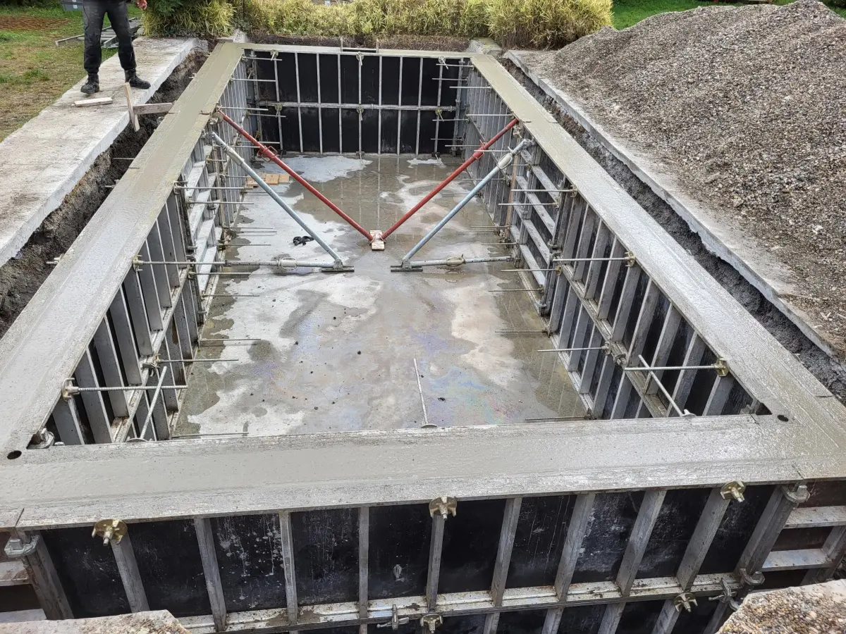 Création d’une piscine béton 8 x 3,6 à Sardon