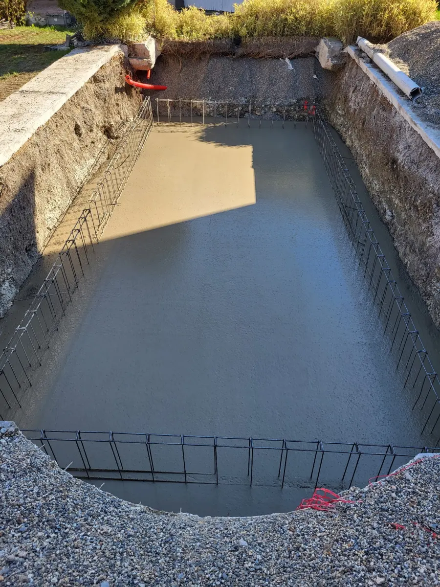 Création d’une piscine béton 8 x 3,6 à Sardon