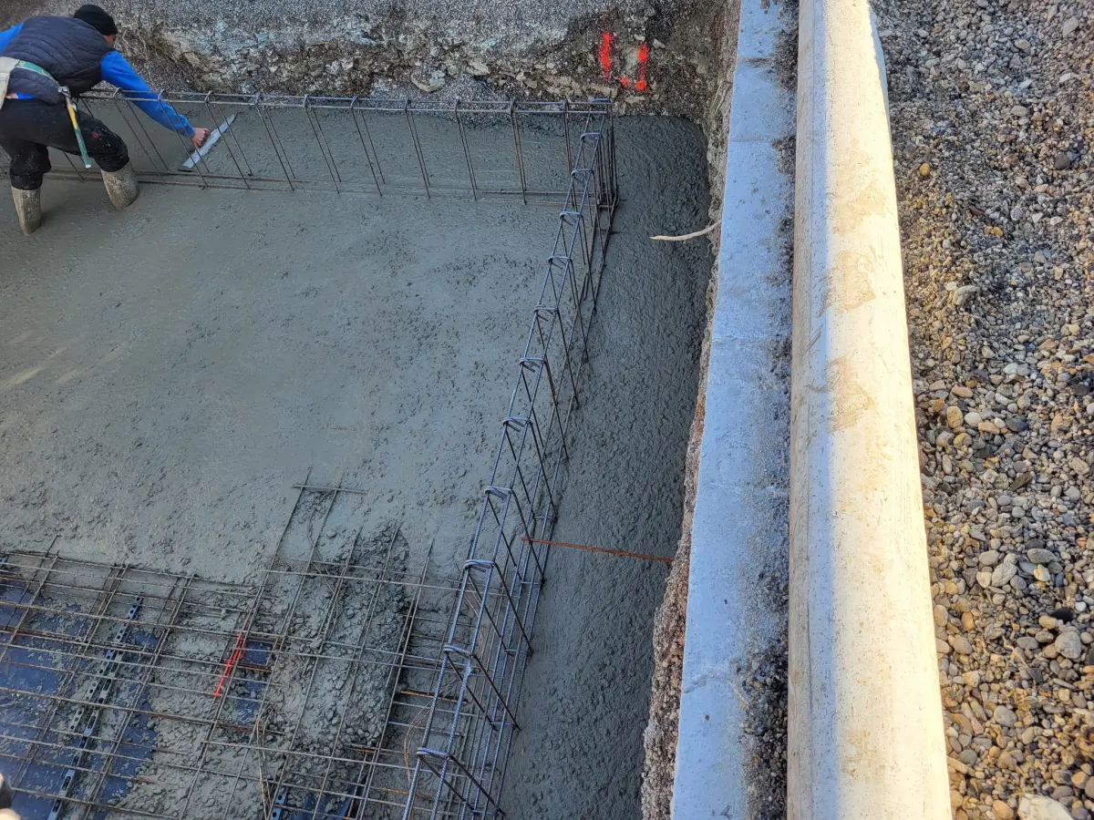 Création d’une piscine béton 8 x 3,6 à Sardon