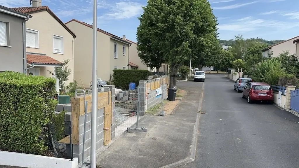 Mur de clôture moderne et harmonieux  à Cournon d'Auvergne