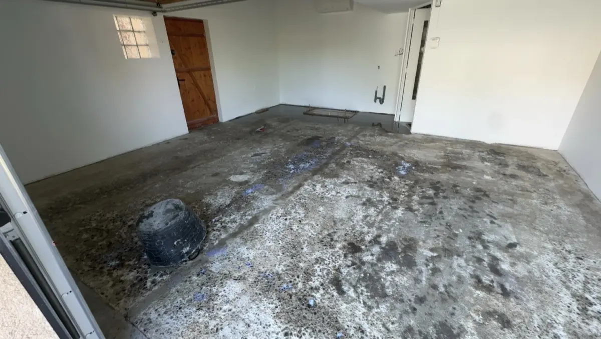 Ragréage de sol terminé – Garage à Mezel