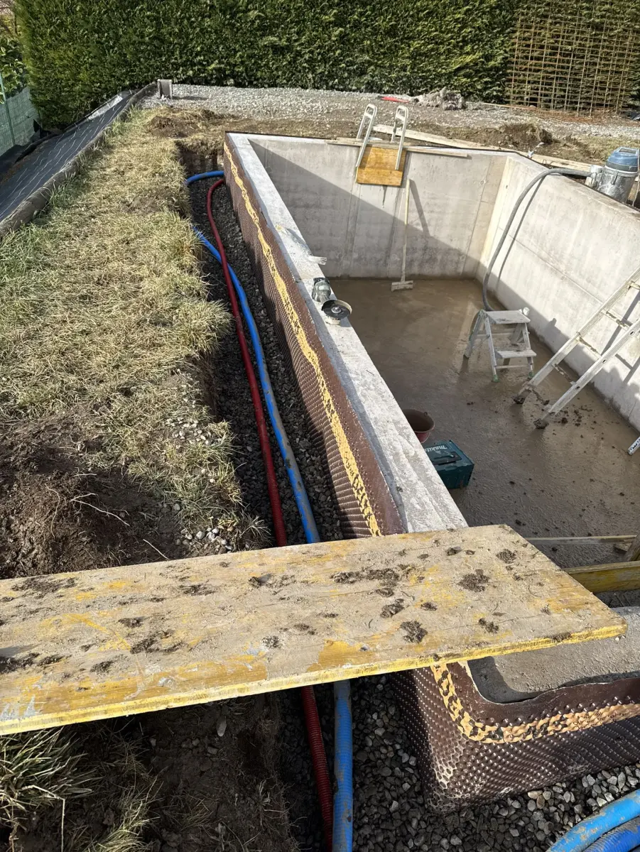 Piscine béton 6 x 3 à Veyre-Monton