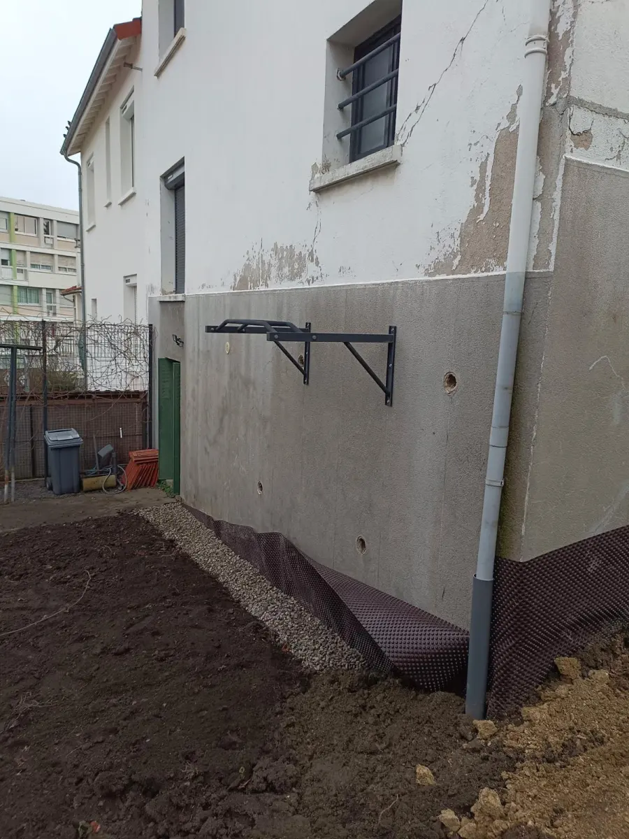 Création en cours d’un aménagement extérieur à Clermont-Ferrand
