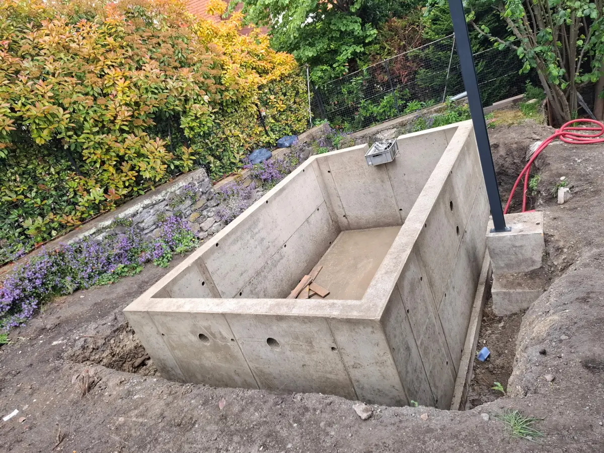 Piscine béton 2,4 x 4 en cours à Clermont-Ferrand