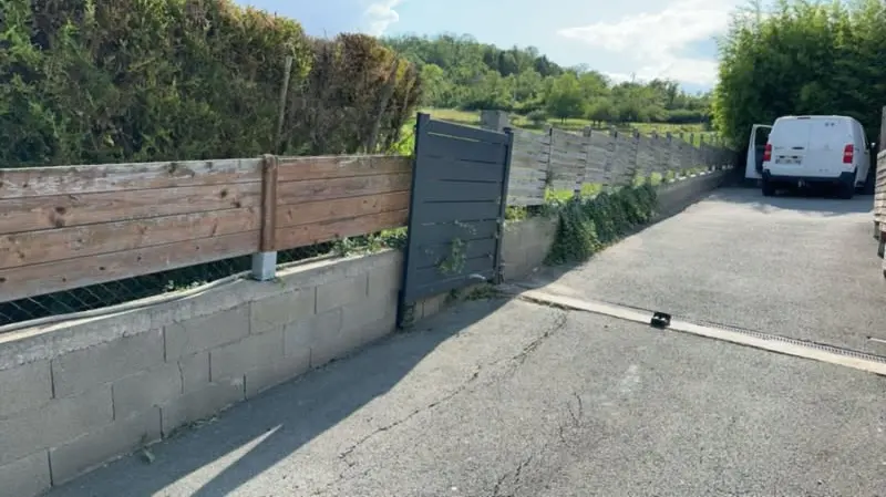 Aménagement d’accès et cour en enrobé à Chauriat