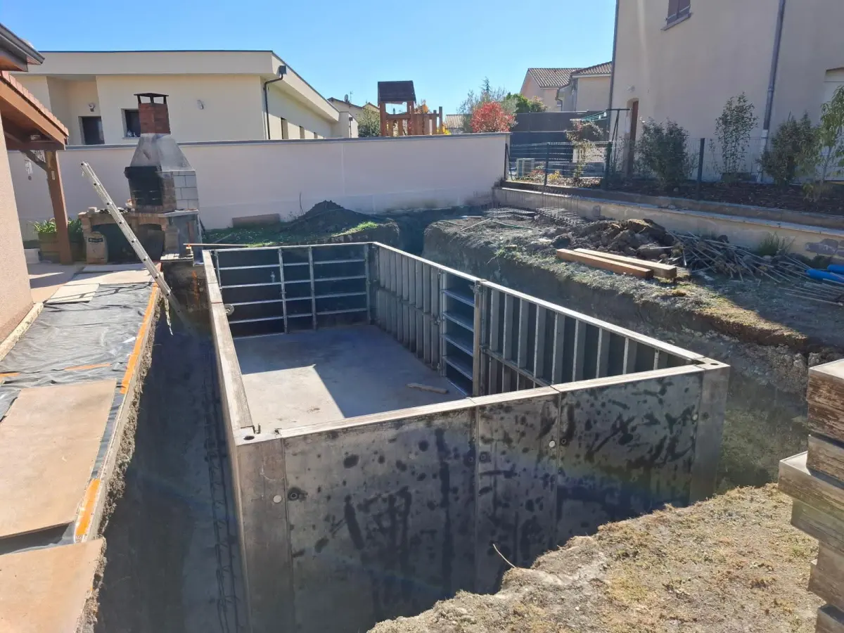 Piscine béton 7,5 x 2,9 à Cébazat - photo 4