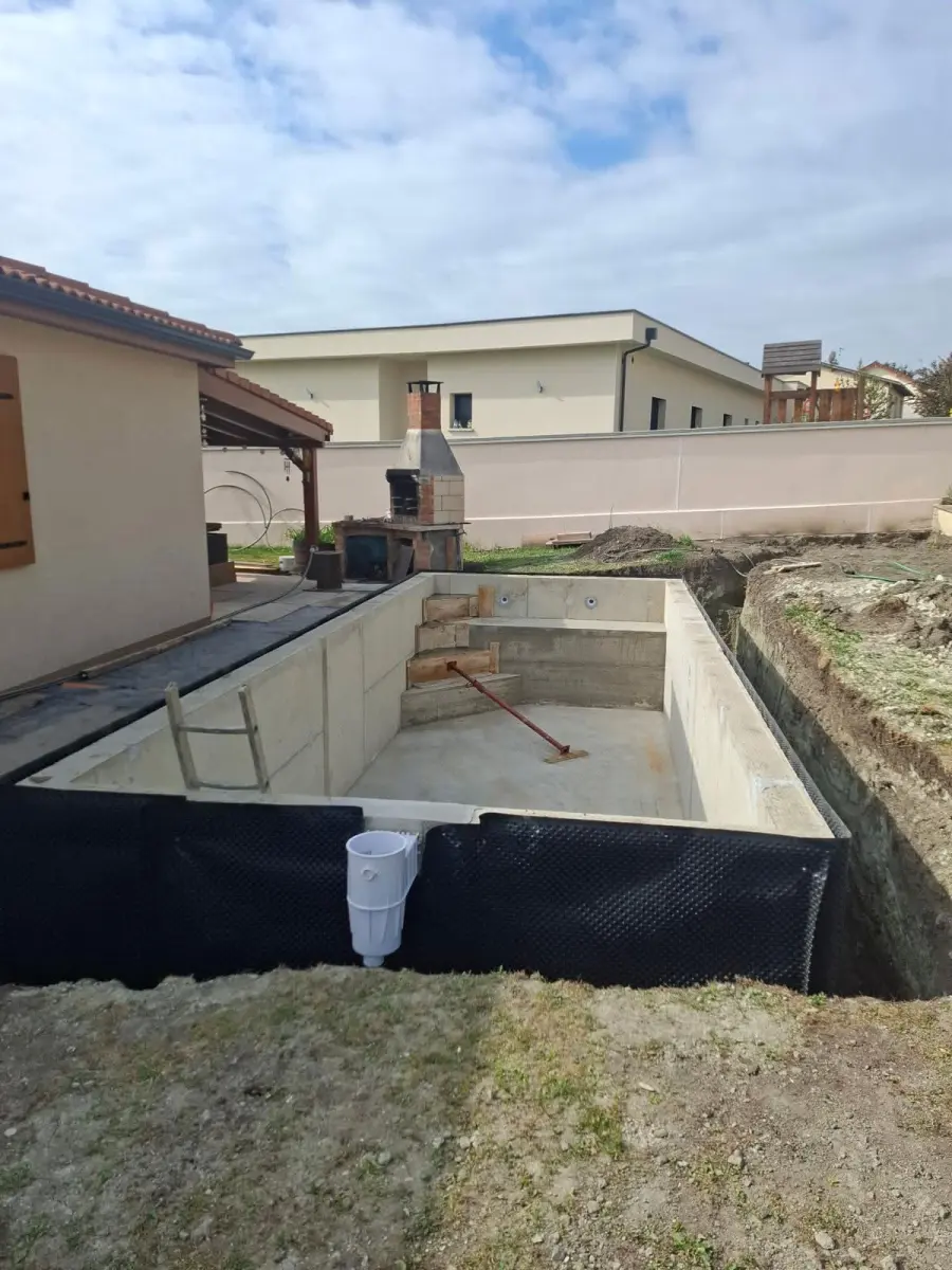Piscine béton 7,5 x 2,9 à Cébazat - photo 11